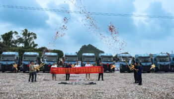 玉柴物流集團(tuán)玉柴機(jī)電玉林公司交付20輛乘龍牽引重載新能源車，助力客戶開啟綠色運(yùn)輸新篇章